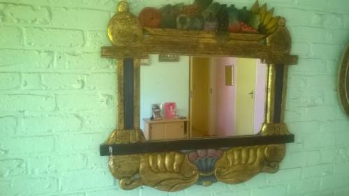 CARVED, PAINTED WOODEN FRUIT FRAME MIRROR